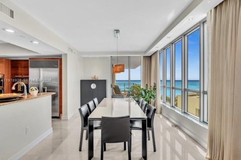 Condominio en alquiler en Hollywood, Florida, 3 dormitorios, 257.99 m2 № 2079255 - foto 27