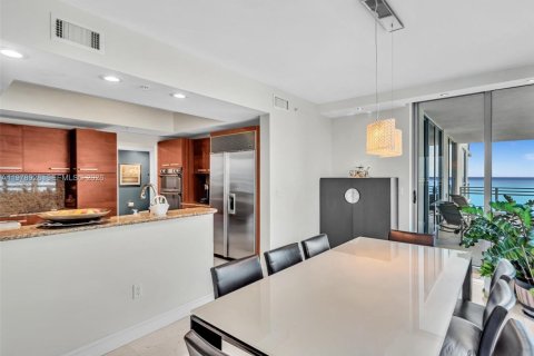 Condominio en alquiler en Hollywood, Florida, 3 dormitorios, 257.99 m2 № 2079255 - foto 24