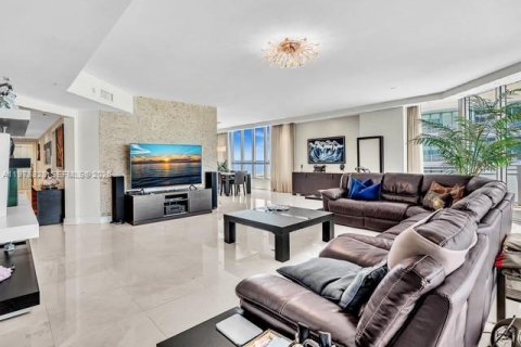 Condominio en alquiler en Hollywood, Florida, 3 dormitorios, 257.99 m2 № 2079255 - foto 11