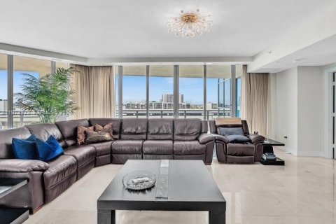 Condominio en alquiler en Hollywood, Florida, 3 dormitorios, 257.99 m2 № 2079255 - foto 12