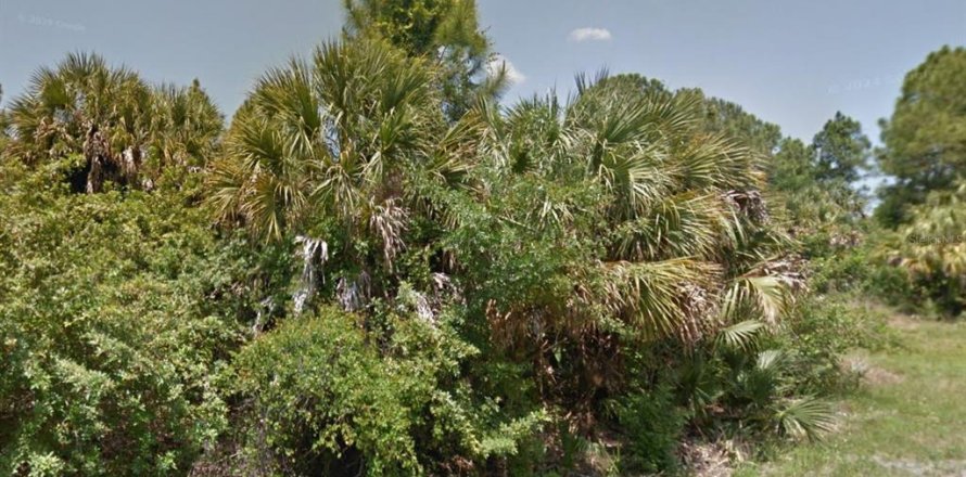 Terrain à North Port, Floride № 2228734