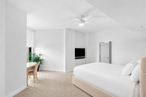 Condo in West Palm Beach, Florida, 2 bedrooms № 2243526 - photo 13