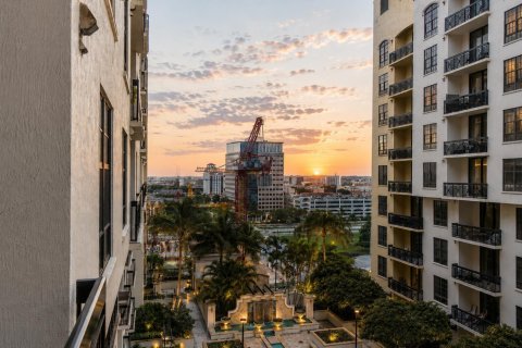 Condo in West Palm Beach, Florida, 2 bedrooms № 2243526 - photo 2