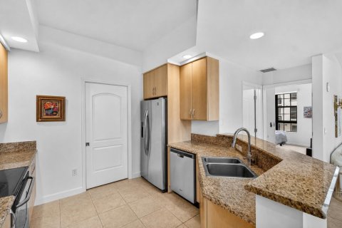 Condo in West Palm Beach, Florida, 2 bedrooms № 2243526 - photo 8