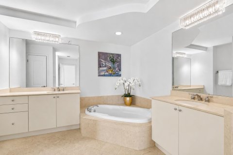 Condo in West Palm Beach, Florida, 2 bedrooms № 2243526 - photo 14