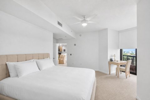 Condo in West Palm Beach, Florida, 2 bedrooms № 2243526 - photo 12