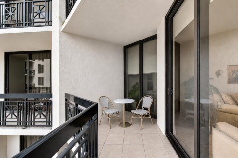 Condo in West Palm Beach, Florida, 2 bedrooms № 2243526 - photo 10