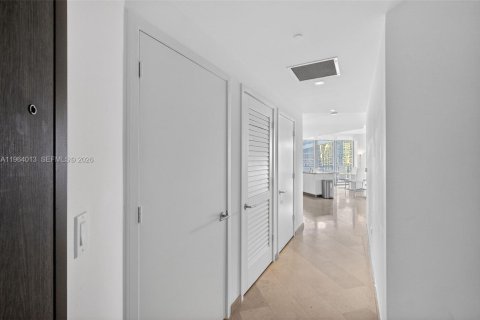 Condo in Miami, Florida, 2 bedrooms  № 2026228 - photo 8