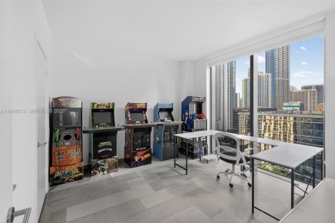 Condo in Miami, Florida, 2 bedrooms  № 2026228 - photo 27