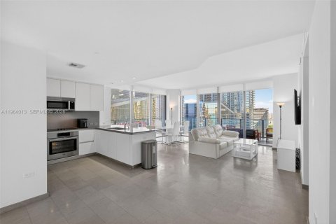 Condo in Miami, Florida, 2 bedrooms  № 2026228 - photo 2