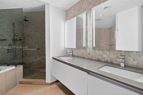 Condo in Miami, Florida, 2 bedrooms  № 2026228 - photo 18