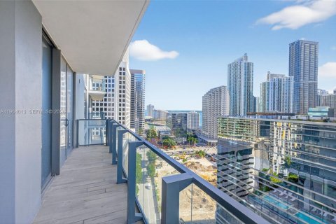 Condo in Miami, Florida, 2 bedrooms  № 2026228 - photo 24