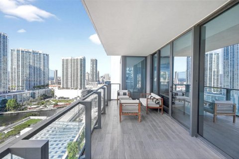 Condo in Miami, Florida, 2 bedrooms  № 2026228 - photo 3