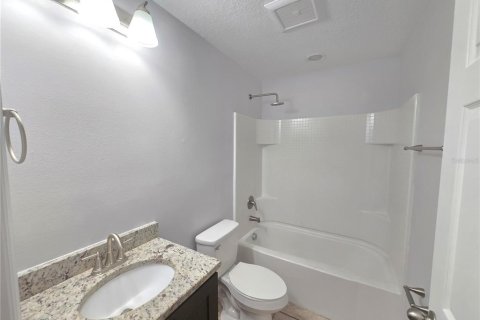House in Poinciana, Florida 4 bedrooms, 155.05 sq.m. № 2285114 - photo 16