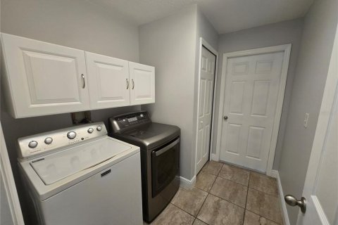 House in Poinciana, Florida 4 bedrooms, 155.05 sq.m. № 2285114 - photo 15