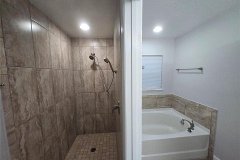 House in Poinciana, Florida 4 bedrooms, 155.05 sq.m. № 2285114 - photo 10