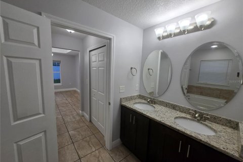 House in Poinciana, Florida 4 bedrooms, 155.05 sq.m. № 2285114 - photo 13