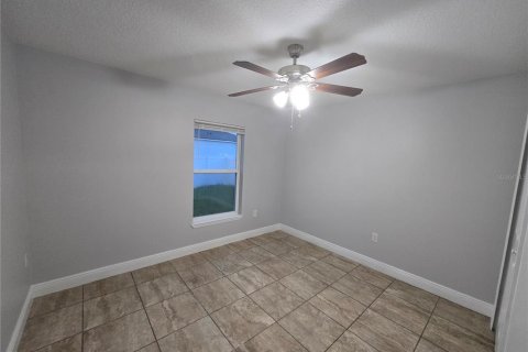 House in Poinciana, Florida 4 bedrooms, 155.05 sq.m. № 2285114 - photo 17