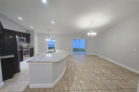 House in Poinciana, Florida 4 bedrooms, 155.05 sq.m. № 2285114 - photo 4
