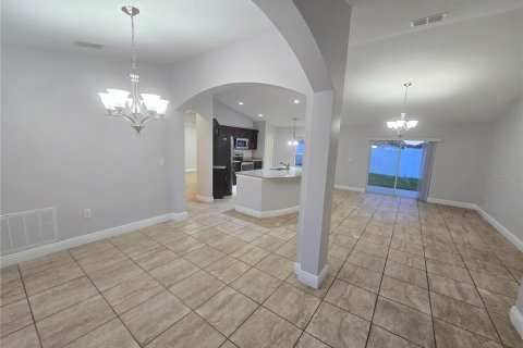 House in Poinciana, Florida 4 bedrooms, 155.05 sq.m. № 2285114 - photo 5