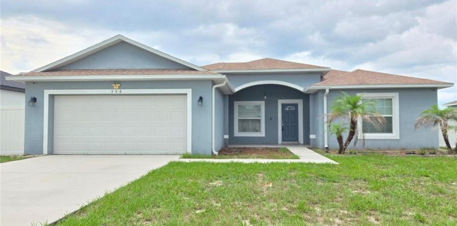 House in Poinciana, Florida 4 bedrooms, 155.05 sq.m. № 2285114