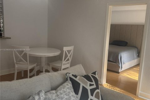 Condominio en venta en South Miami, Florida, 2 dormitorios, 93.83 m2 № 1830602 - foto 5