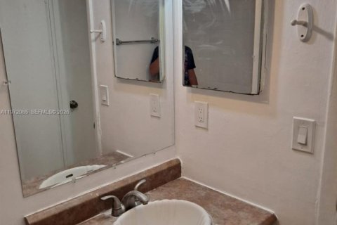 Apartment in Coral Springs, Florida 2 bedrooms, 88.26 sq.m. № 2042288 - photo 12