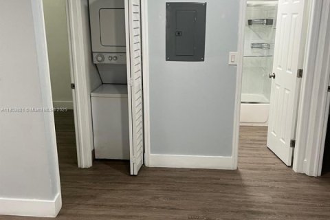Condo in Opa-locka, Florida, 2 bedrooms  № 1881794 - photo 4