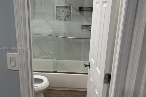 Condo in Opa-locka, Florida, 2 bedrooms  № 1881794 - photo 7