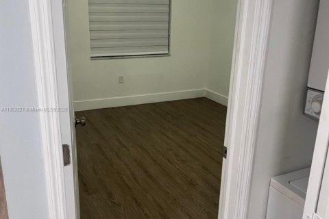 Condo in Opa-locka, Florida, 2 bedrooms  № 1881794 - photo 6