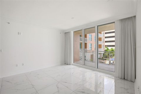 Condo in Sarasota, Florida, 2 bedrooms № 2258637 - photo 4