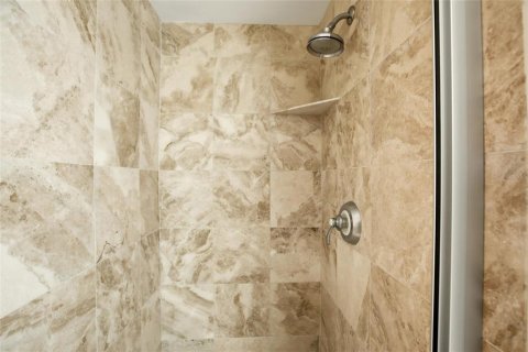 Condo in Sarasota, Florida, 2 bedrooms № 2258637 - photo 16