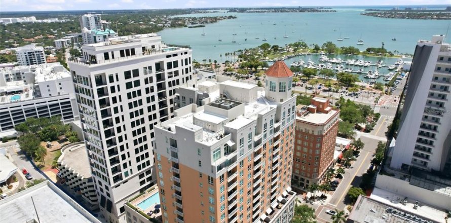 Condo in Sarasota, Florida, 2 bedrooms № 2258637