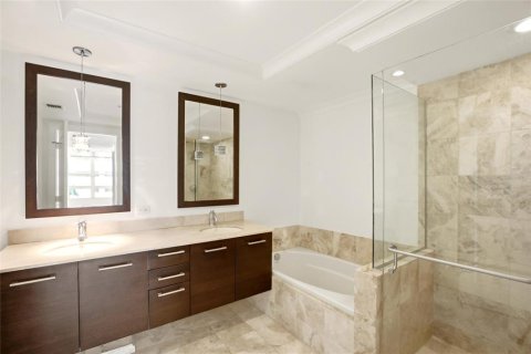 Condo in Sarasota, Florida, 2 bedrooms № 2258637 - photo 22