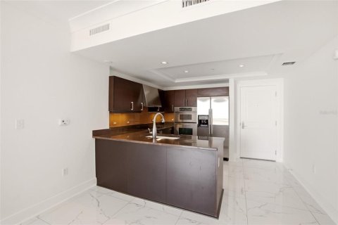 Condo in Sarasota, Florida, 2 bedrooms № 2258637 - photo 6