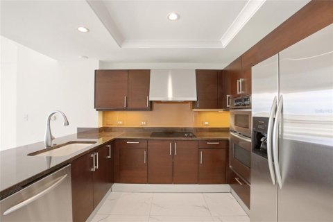 Condo in Sarasota, Florida, 2 bedrooms № 2258637 - photo 8
