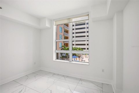 Condo in Sarasota, Florida, 2 bedrooms № 2258637 - photo 11