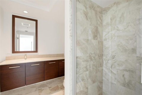 Condo in Sarasota, Florida, 2 bedrooms № 2258637 - photo 14