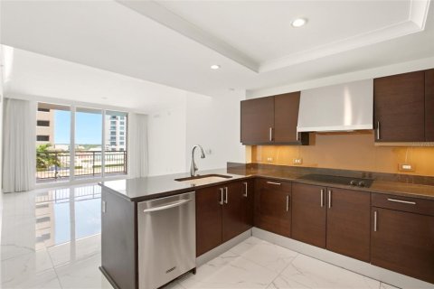 Condo in Sarasota, Florida, 2 bedrooms № 2258637 - photo 9