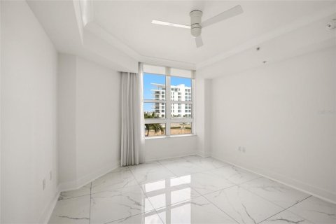 Condo in Sarasota, Florida, 2 bedrooms № 2258637 - photo 18