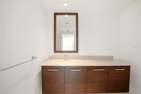 Condo in Sarasota, Florida, 2 bedrooms № 2258637 - photo 15
