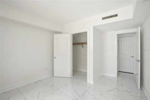 Condo in Sarasota, Florida, 2 bedrooms № 2258637 - photo 12