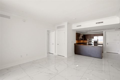 Condo in Sarasota, Florida, 2 bedrooms № 2258637 - photo 5