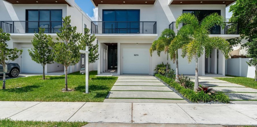 Townhouse in Fort Lauderdale, Florida 3 bedrooms, 227.15 sq.m. № 2146180