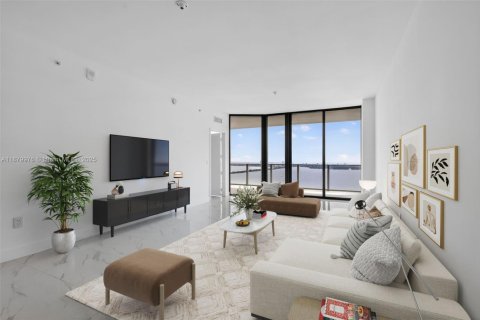 Condo in Miami, Florida, 3 bedrooms  № 1922182 - photo 2