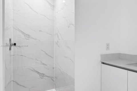 Condo in Miami, Florida, 3 bedrooms  № 1922182 - photo 29