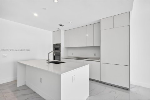 Condo in Miami, Florida, 3 bedrooms  № 1922182 - photo 10