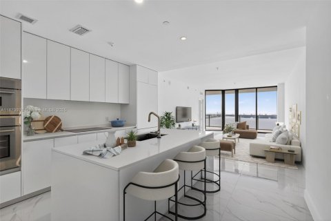 Condo in Miami, Florida, 3 bedrooms  № 1922182 - photo 1