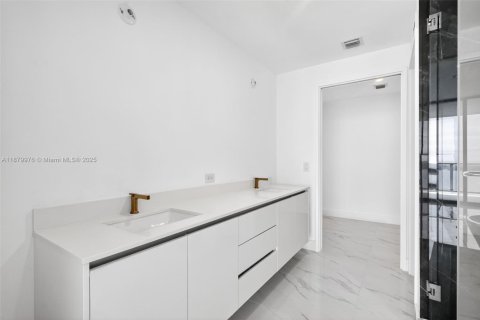 Condo in Miami, Florida, 3 bedrooms  № 1922182 - photo 15