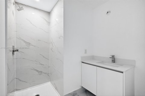 Condo in Miami, Florida, 3 bedrooms  № 1922182 - photo 28